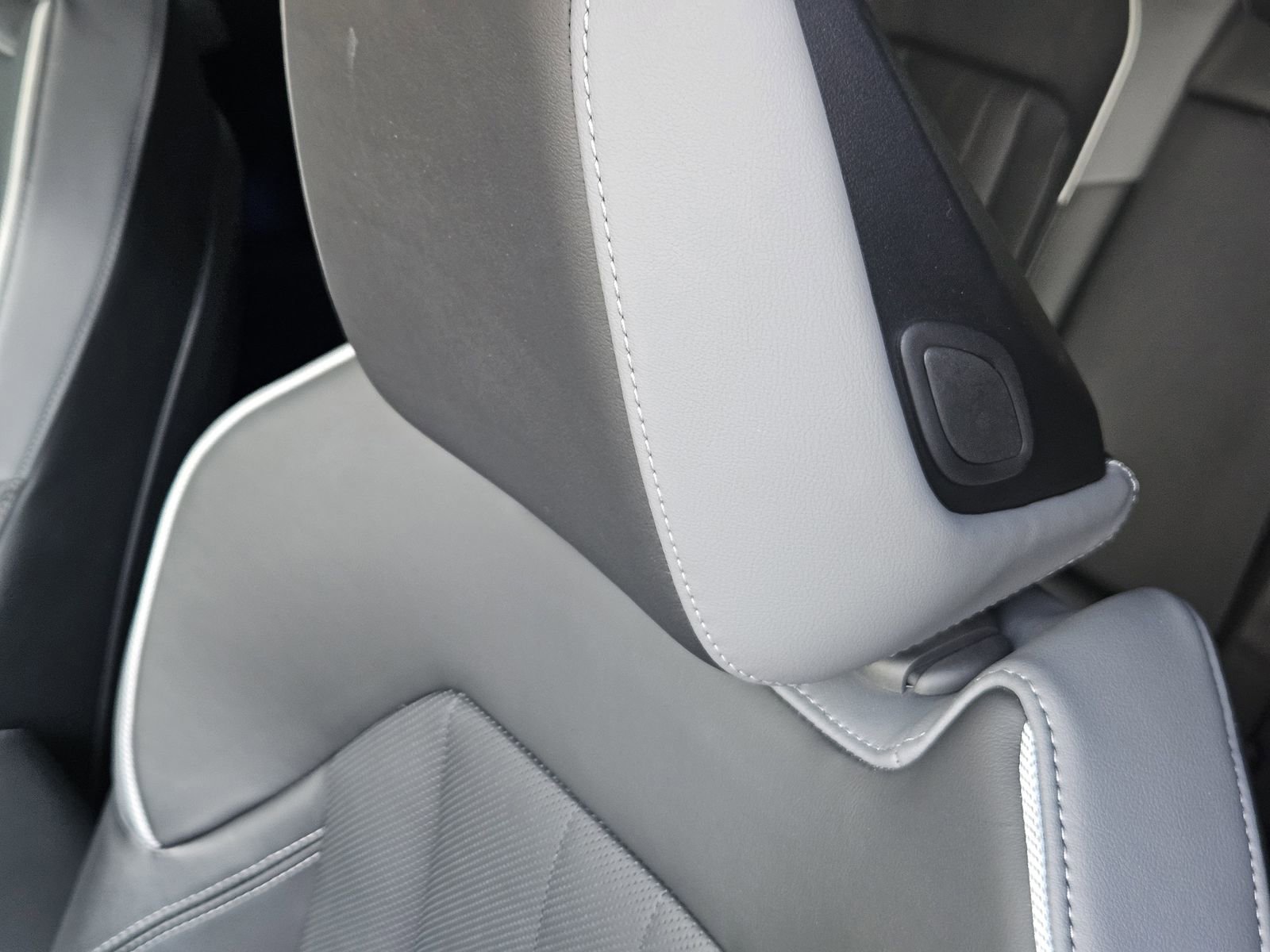 Used 2025 BMW X3 M50 w/ Premium Package image 32