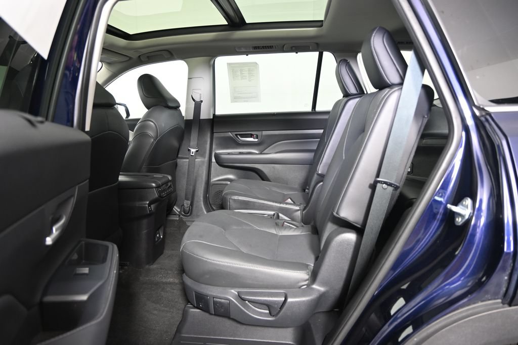 Used 2024 Toyota Grand Highlander AWD image 19