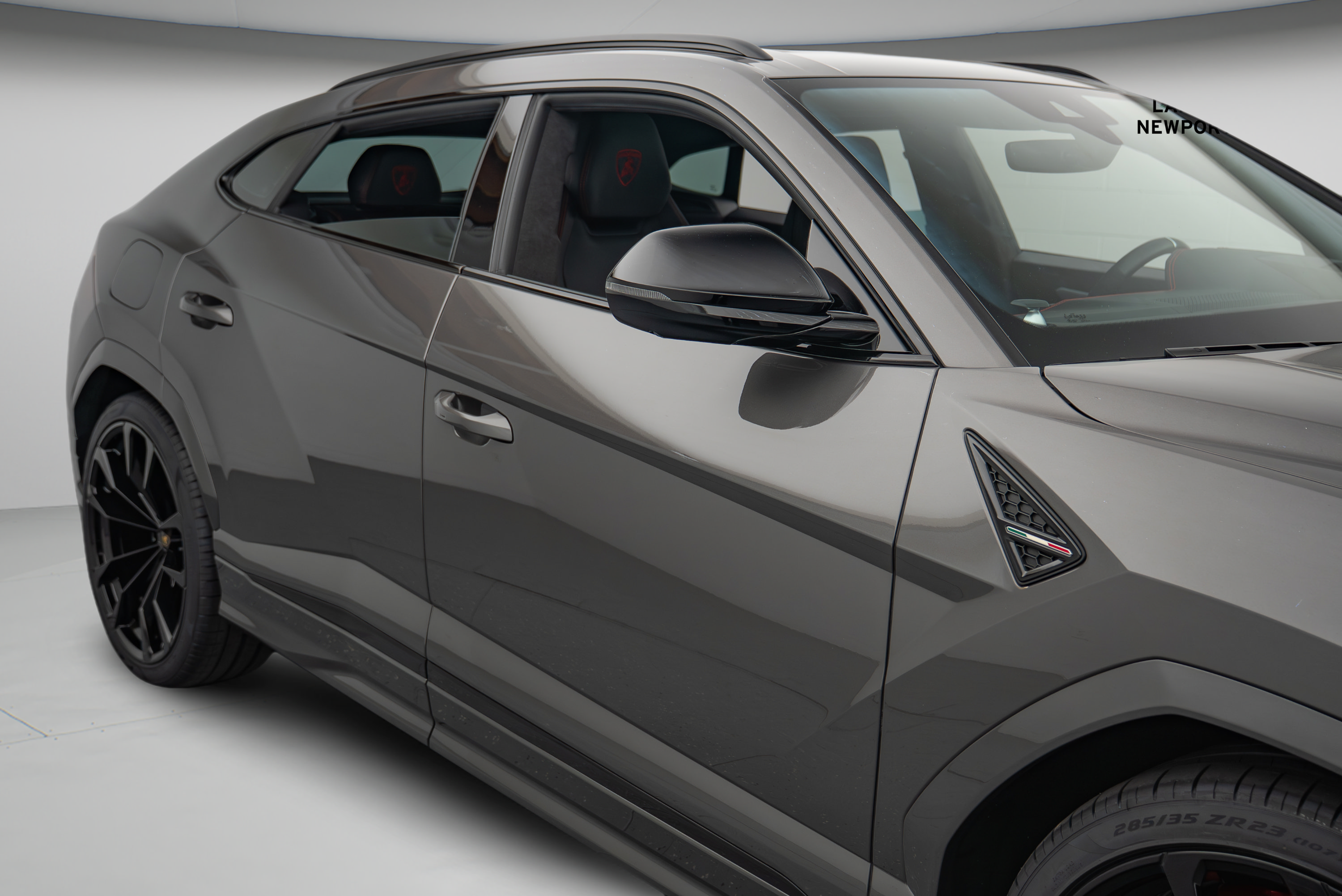 Used 2022 Lamborghini Urus AWD/4WD image 30