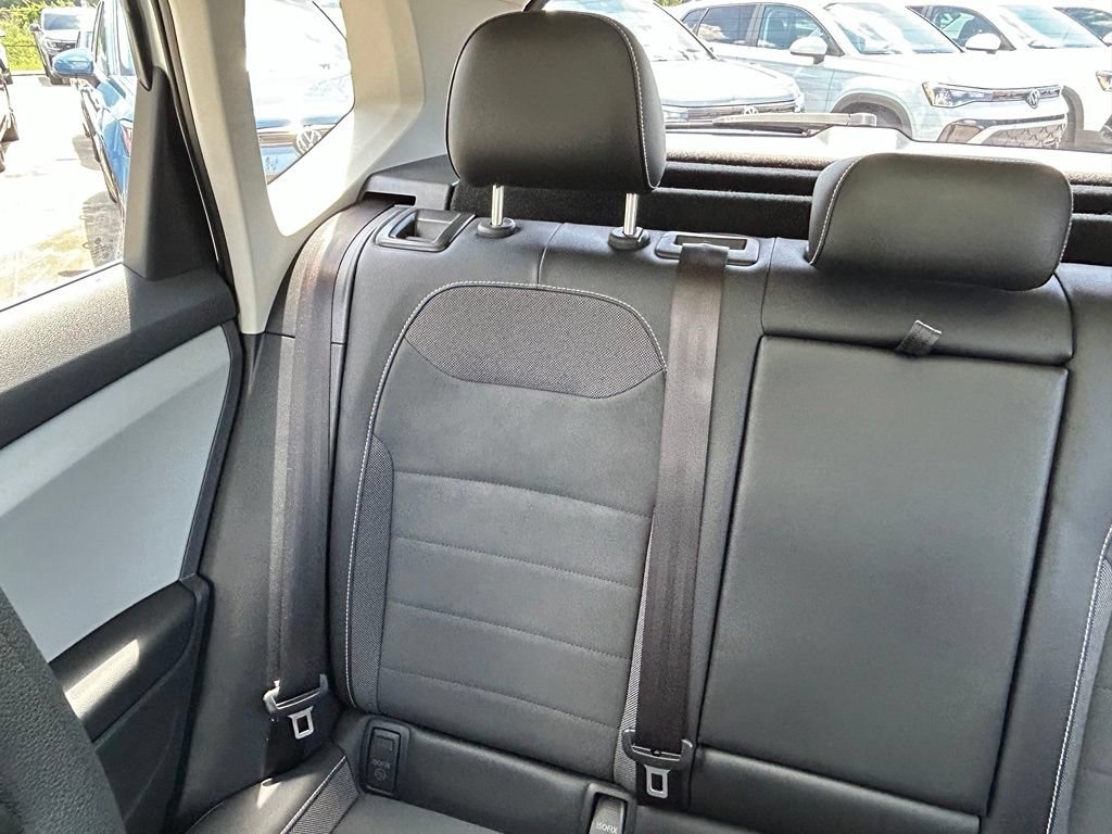 Certified 2023 Volkswagen Taos SE w/ Panoramic Sunroof Package FWD image 12