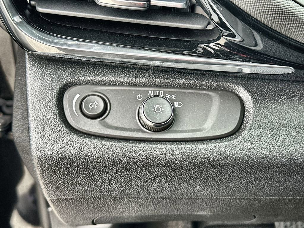 Used 2025 Buick Envista Preferred FWD image 17