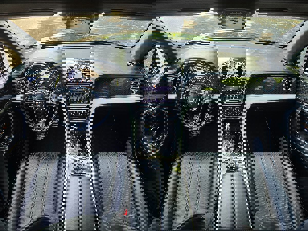 Used 2020 Bentley Bentayga Design Series image 10