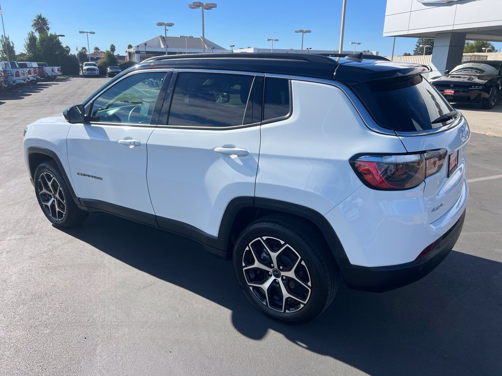 Used 2025 Jeep Compass Limited AWD/4WD image 13