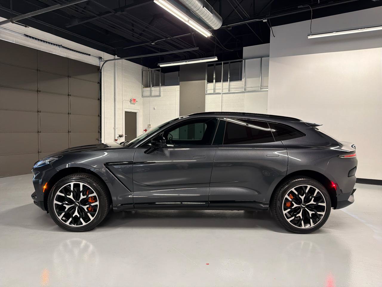 Used 2021 Aston Martin DBX AWD/4WD image 4