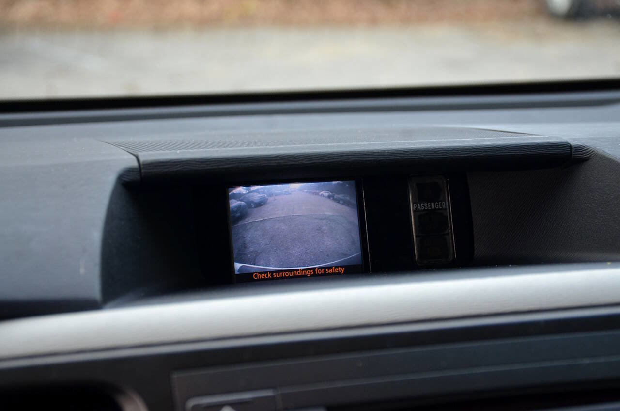 Used 2013 Toyota Sienna XLE image 19