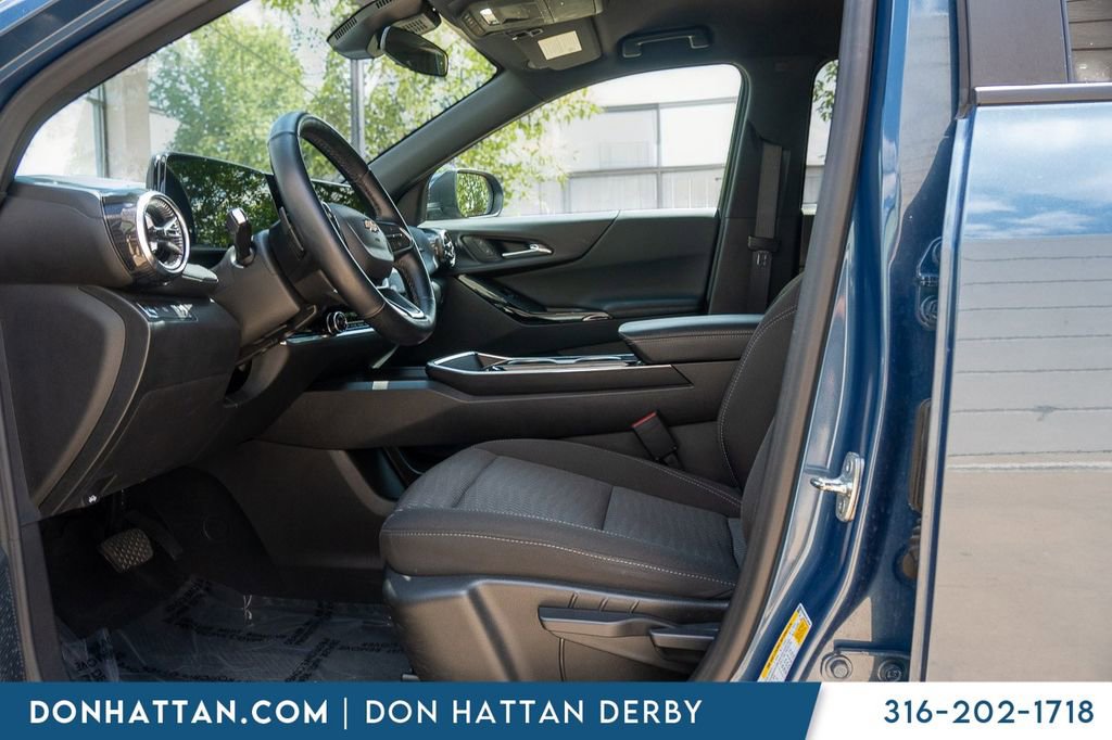 Used 2025 Chevrolet Equinox LT FWD image 3