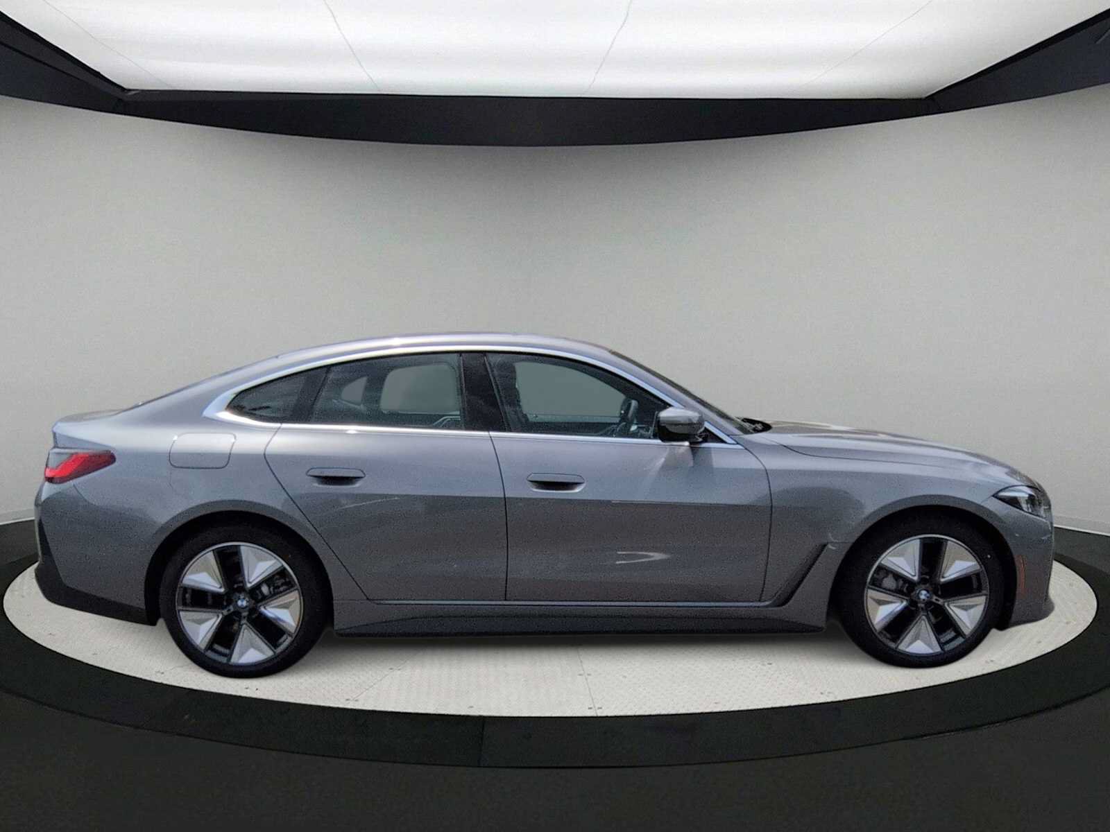 Used 2026 BMW i4 xDrive40i w/ Premium Package AWD/4WD image 9
