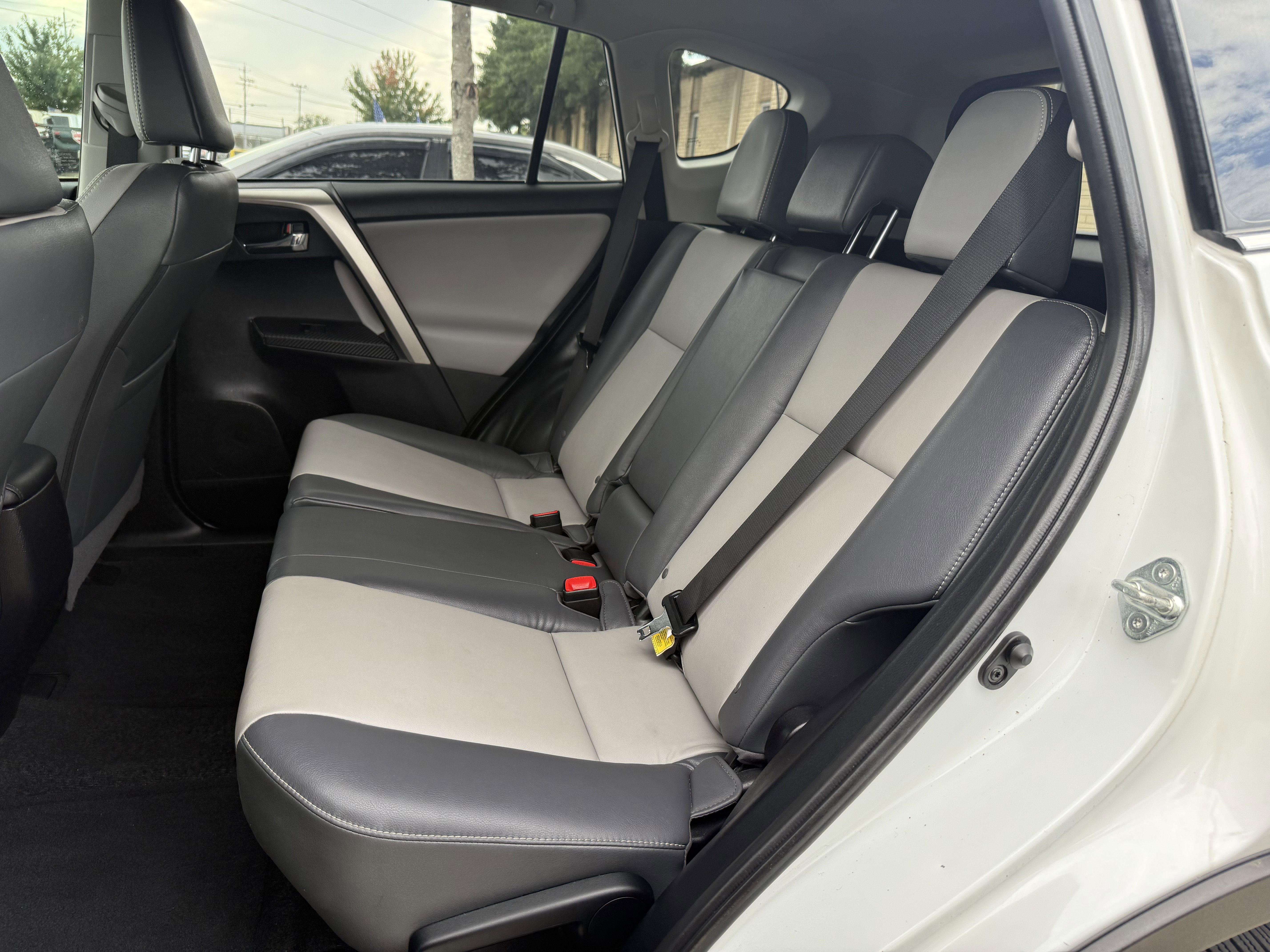 Used 2015 Toyota RAV4 Limited image 10