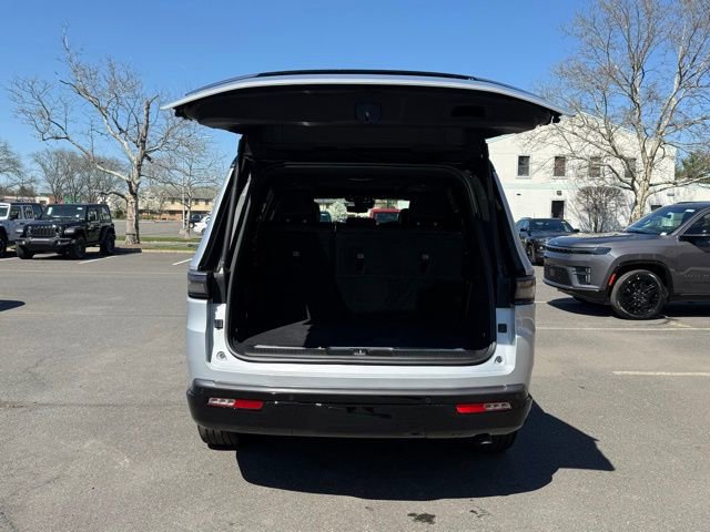New 2026 Jeep Grand Wagoneer Summit image 9