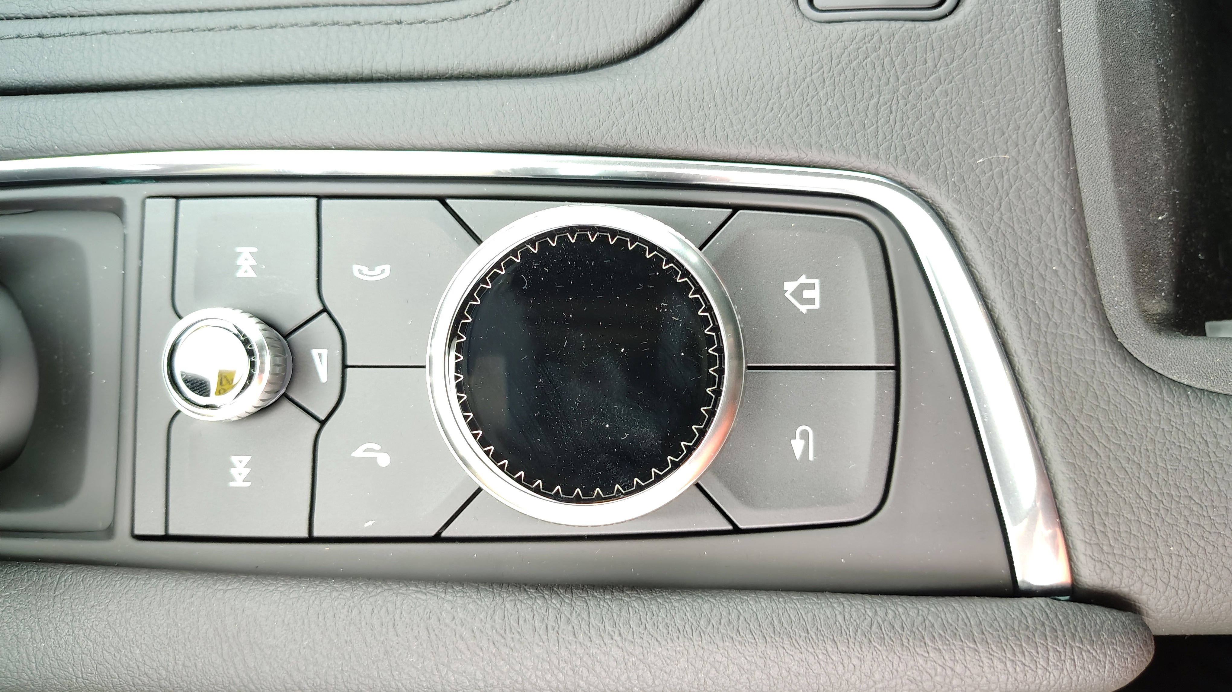 New 2025 Cadillac XT6 Luxury w/ LPO, Premium Carpet Package image 29