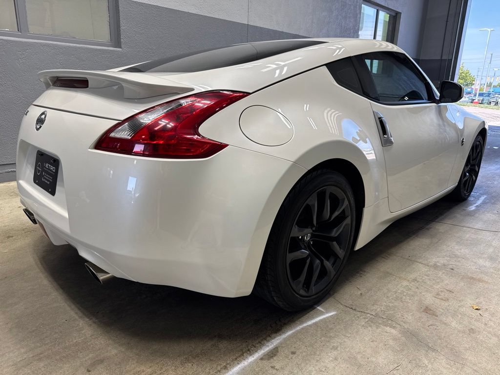 Used 2016 Nissan 370Z Coupe RWD image 7