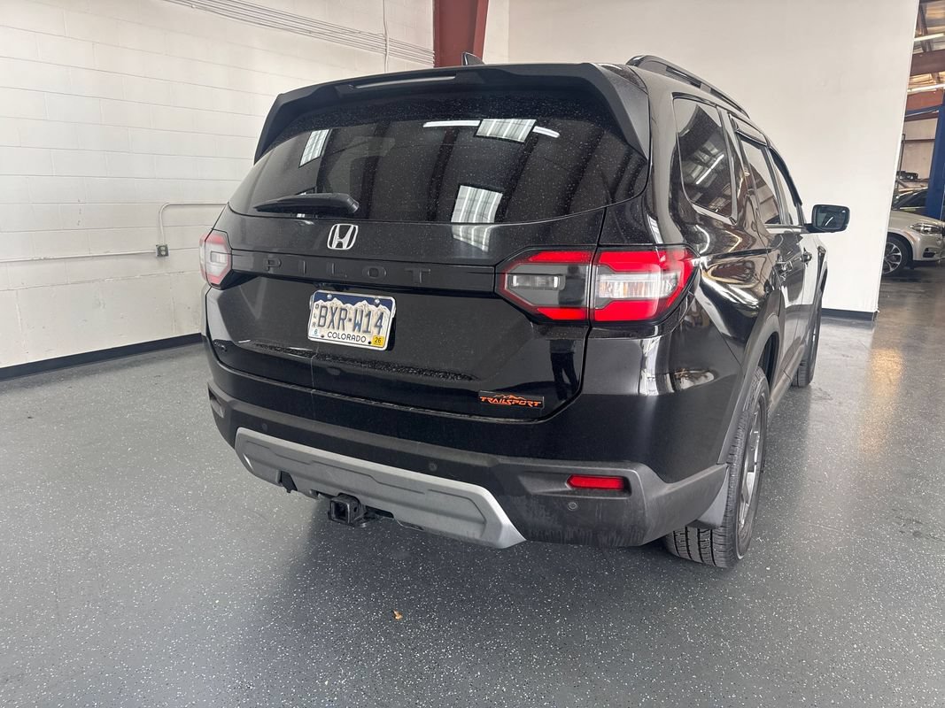 Used 2025 Honda Pilot TrailSport image 4