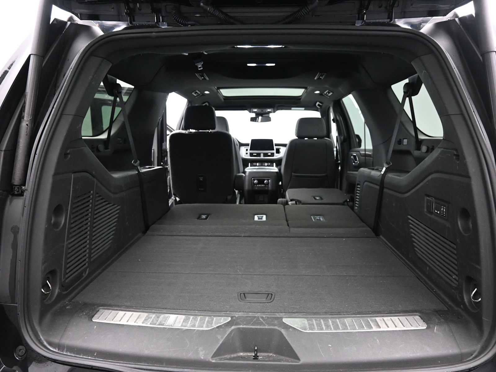 Used 2024 Chevrolet Suburban Z71 w/ Luxury Package image 4