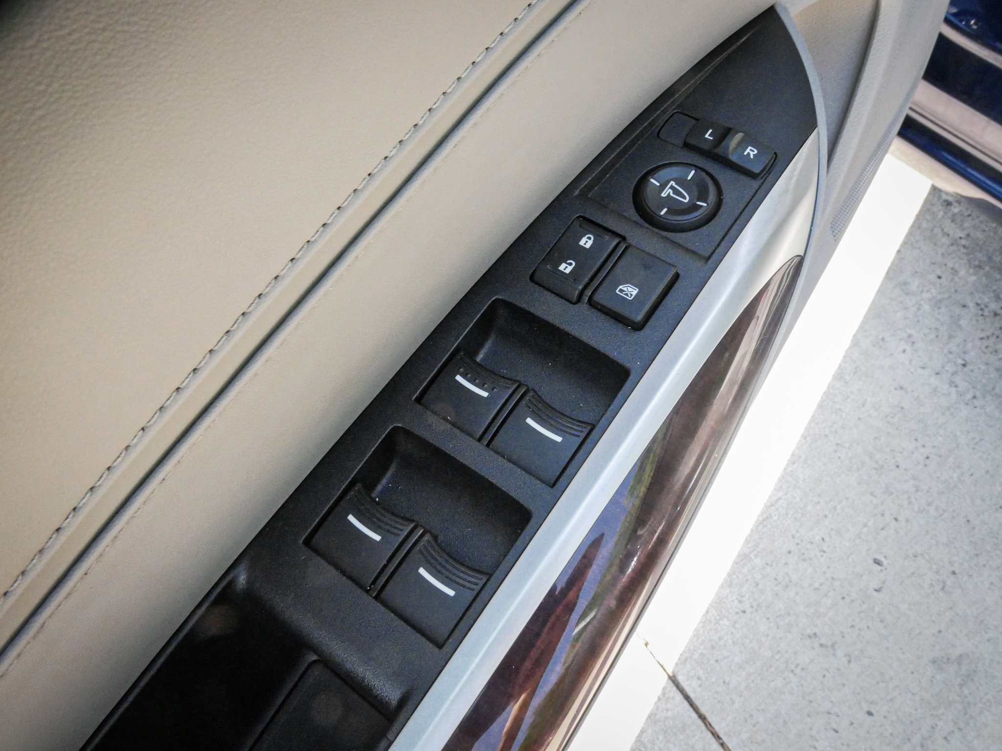 Used 2016 Acura TLX w/ Technology Package FWD image 15