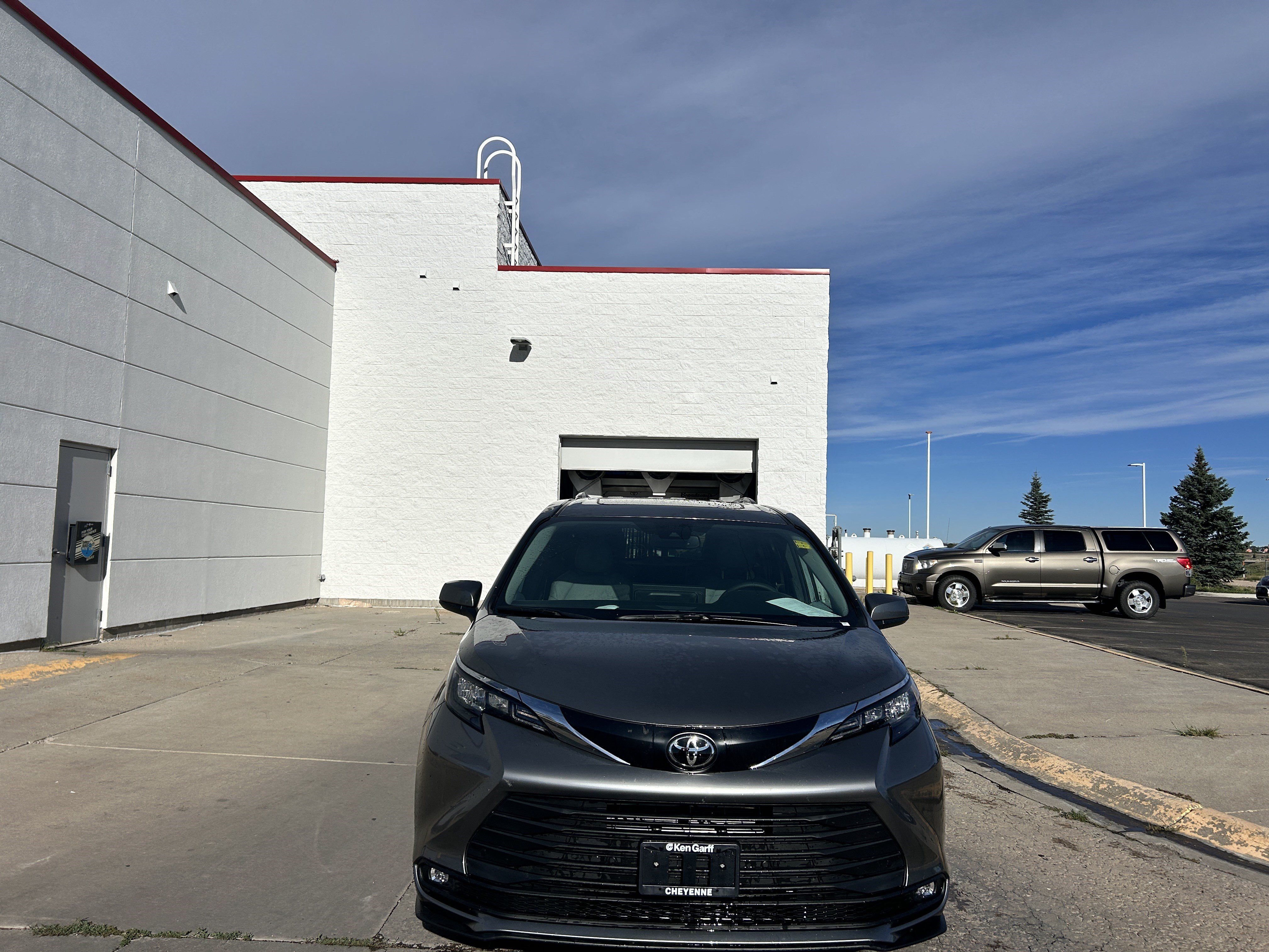 Used 2026 Toyota Sienna XLE AWD/4WD image 8