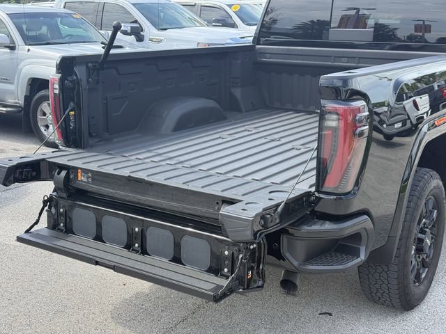Used 2025 GMC Sierra 2500 AT4 w/ AT4 Premium Plus Package AWD/4WD image 14