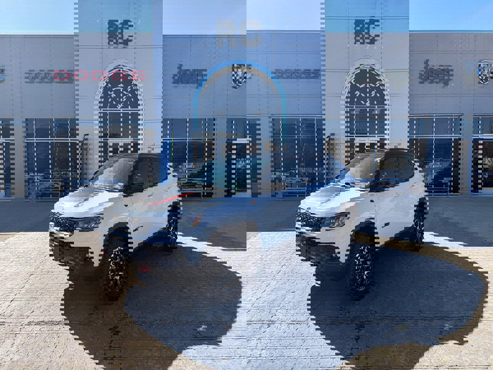 Used 2025 Jeep Compass Trailhawk image 4