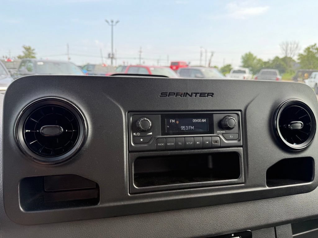 Used 2025 Mercedes-Benz Sprinter 2500 image 15