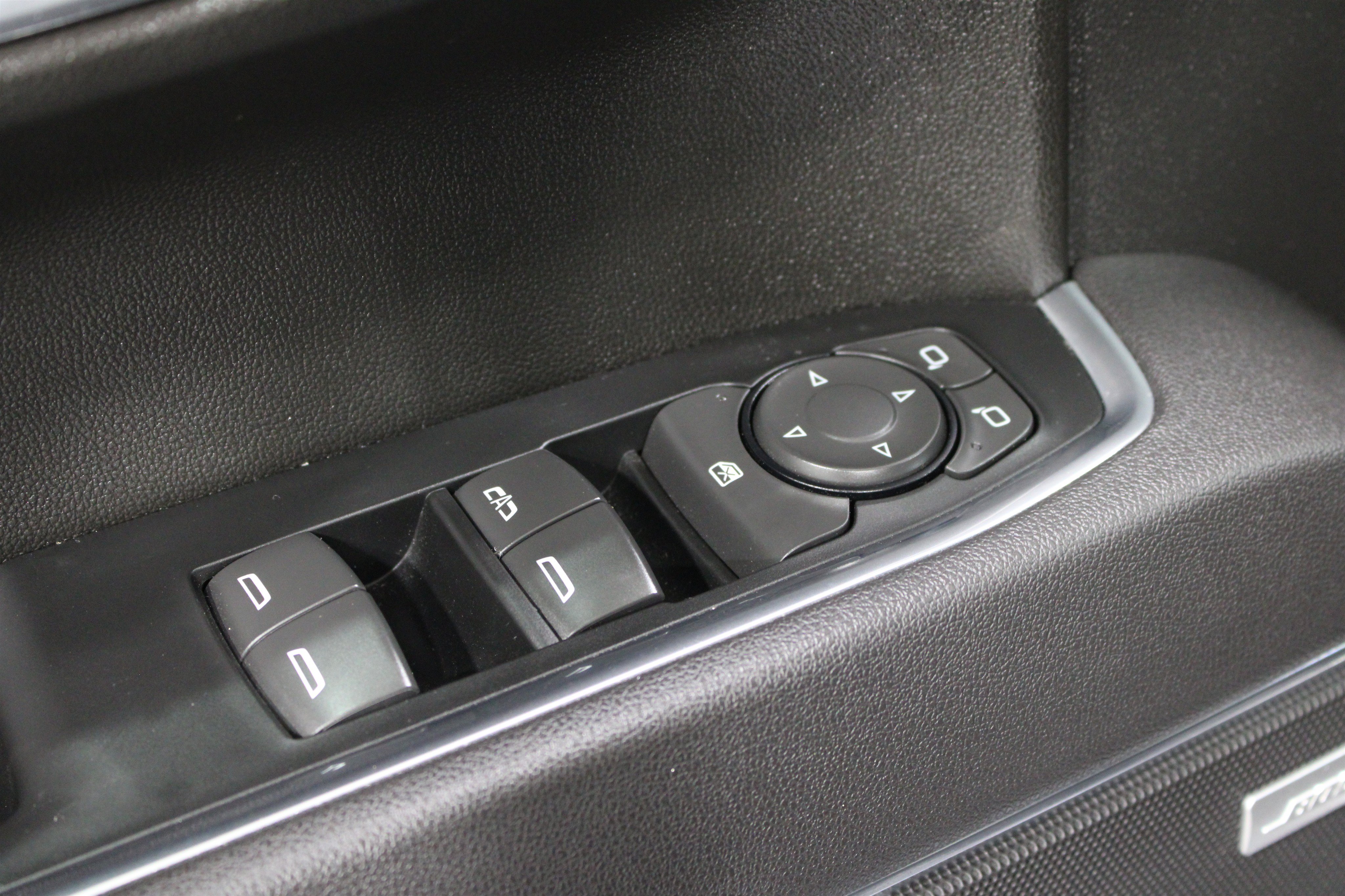 Used 2025 Chevrolet Silverado 1500 LT Trail Boss w/ Convenience Package II AWD/4WD image 7