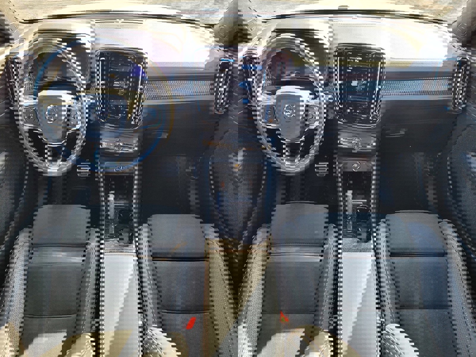 Used 2021 Volvo XC40 P8 Recharge image 12