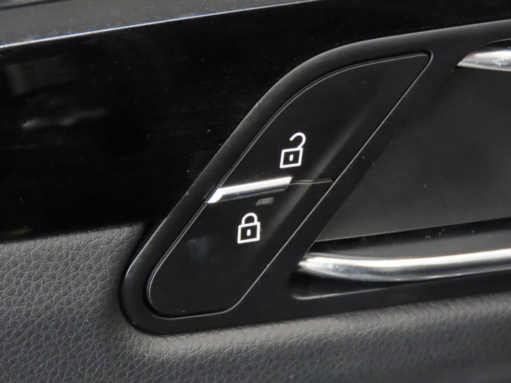 Certified 2026 Porsche Macan AWD/4WD image 37