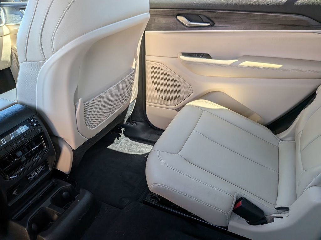 Used 2025 Jeep Grand Cherokee L Limited RWD image 32