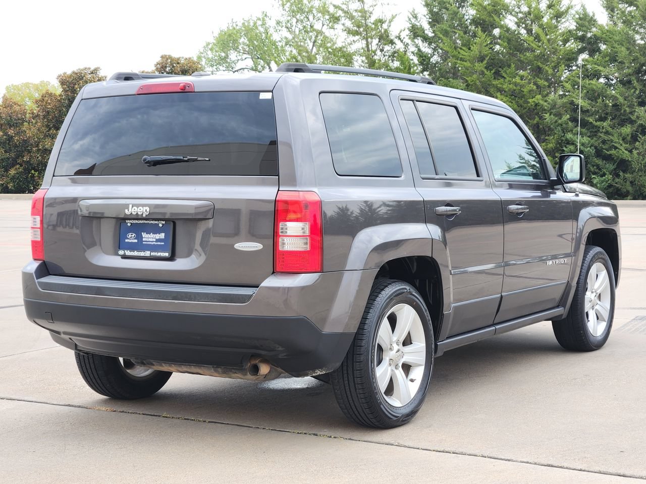 Used 2017 Jeep Patriot Latitude FWD image 4