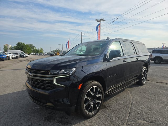 Used 2022 Chevrolet Suburban RST w/ Luxury Package image 9