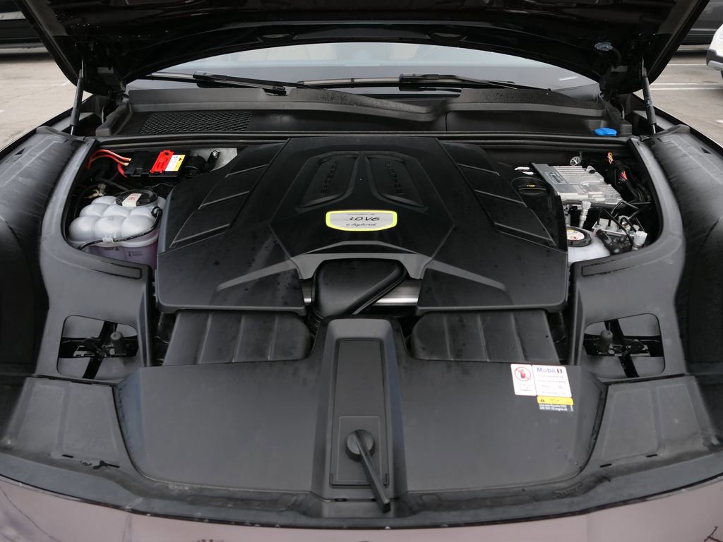 Used 2022 Porsche Cayenne Platinum Edition image 30