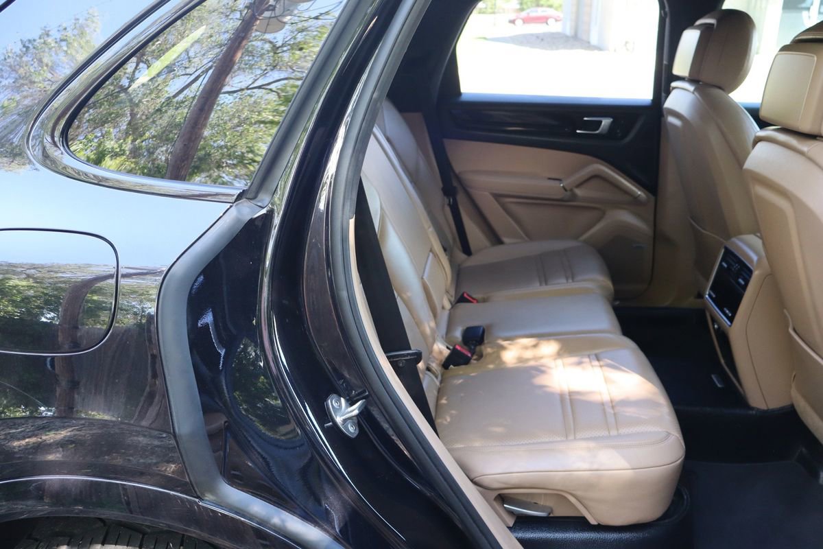 Used 2019 Porsche Cayenne S AWD/4WD image 21