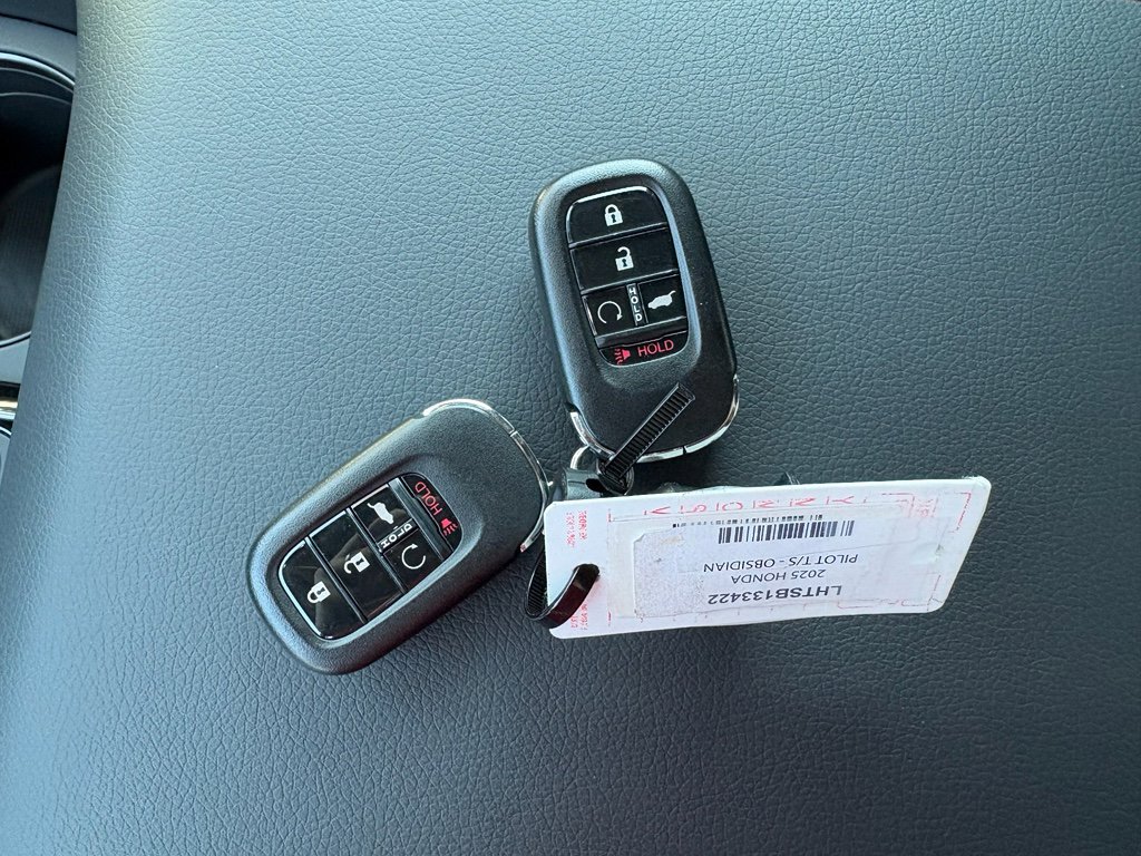 Certified 2025 Honda Pilot TrailSport image 38