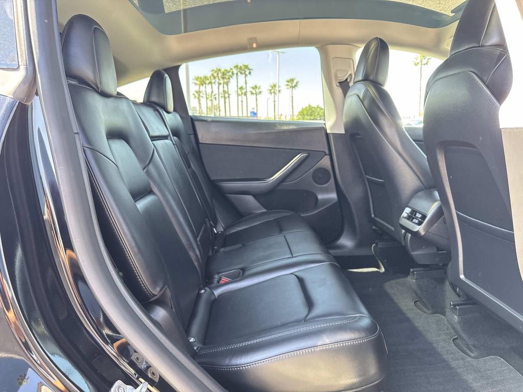 Used 2022 Tesla Model Y Long Range image 27