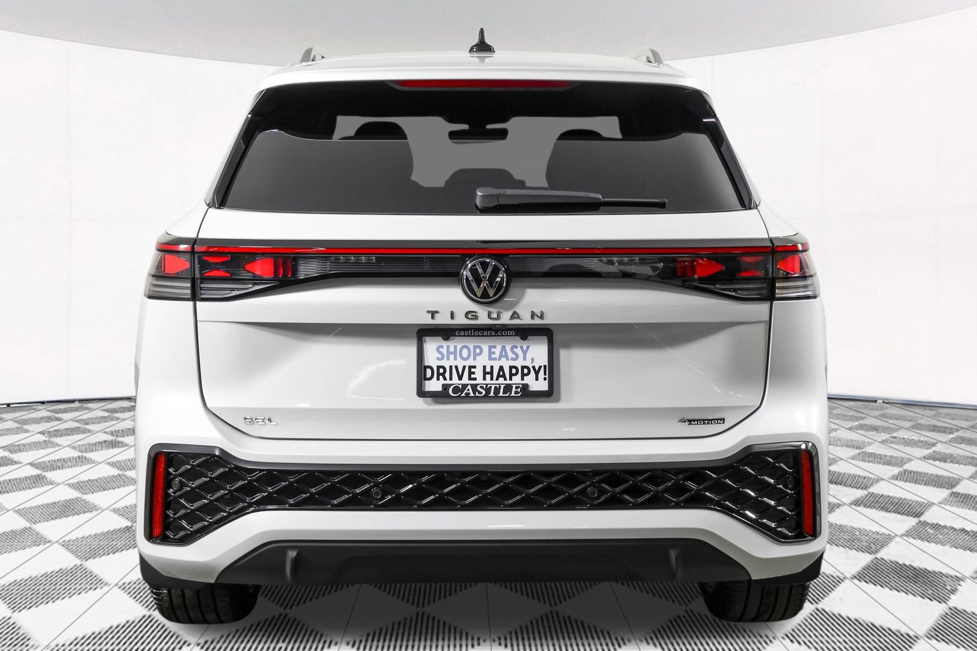 Used 2025 Volkswagen Tiguan SEL R-Line AWD/4WD image 19