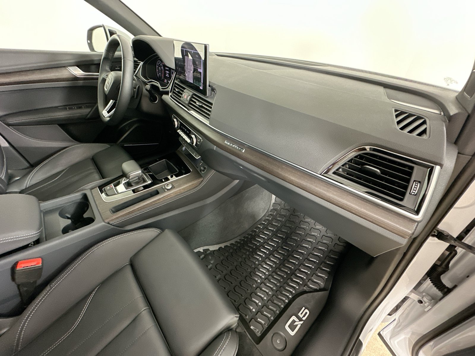 Used 2025 Audi Q5 2.0T Premium Plus w/ Premium Plus Package AWD/4WD image 44