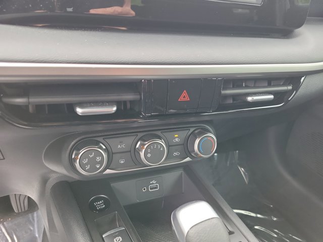 Used 2025 Nissan Kicks S image 29