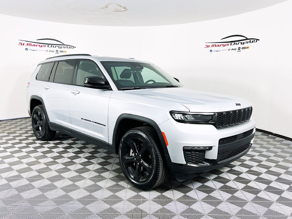 Used 2025 Jeep Grand Cherokee L Limited w/ Black Appearance Package AWD/4WD image 1