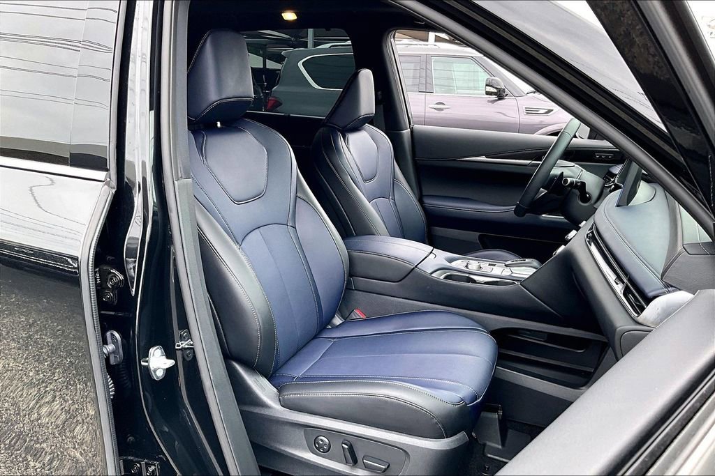 Certified 2026 INFINITI QX60 Sport w/ Dark Cargo Package image 12