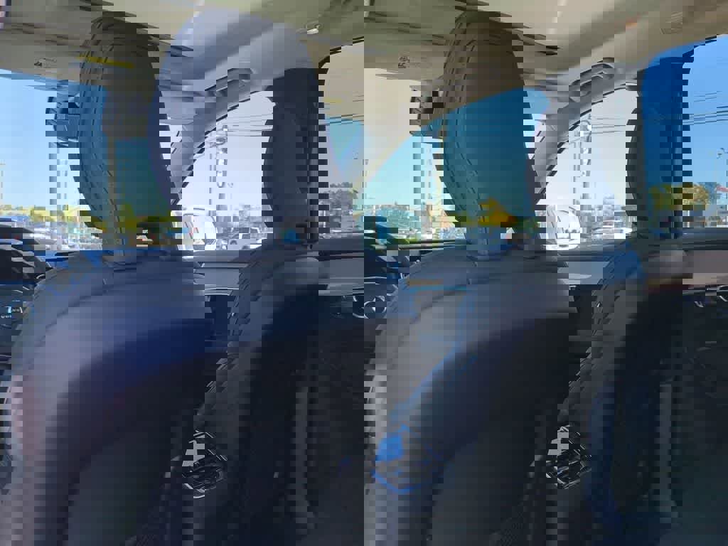 Certified 2025 Volvo XC90 B5 Core w/ Protection Package Premier image 16