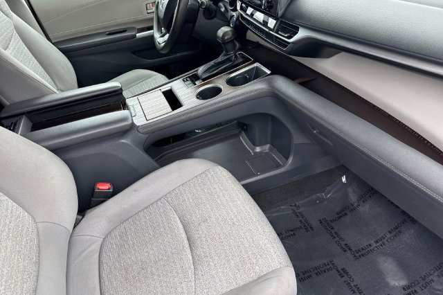 Certified 2022 Toyota Sienna LE FWD image 21
