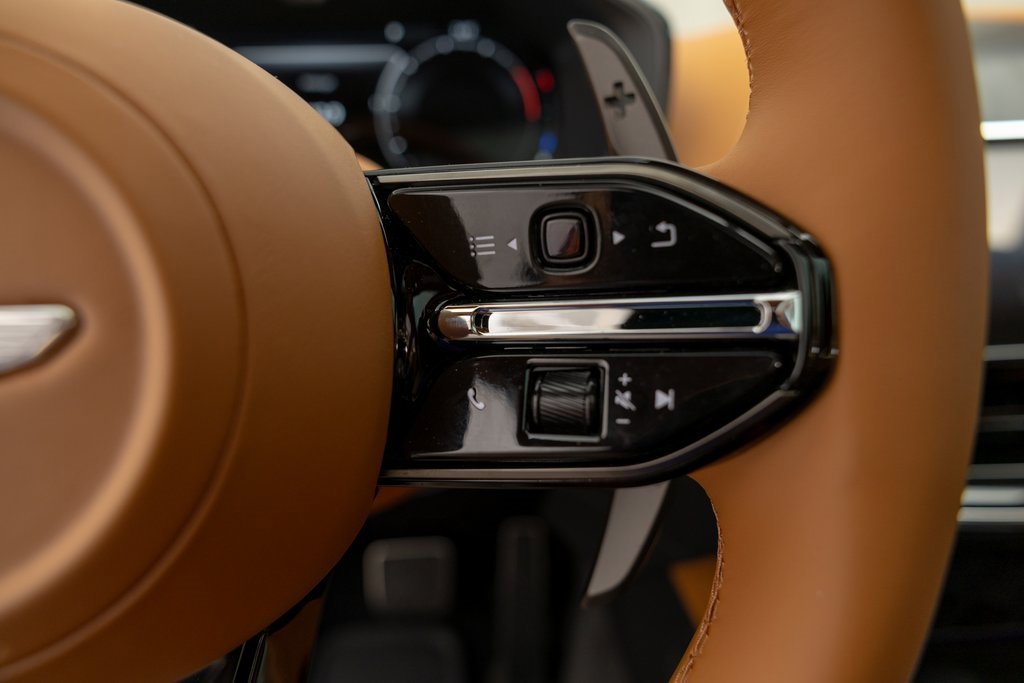 New 2025 Aston Martin DBX 707 image 33