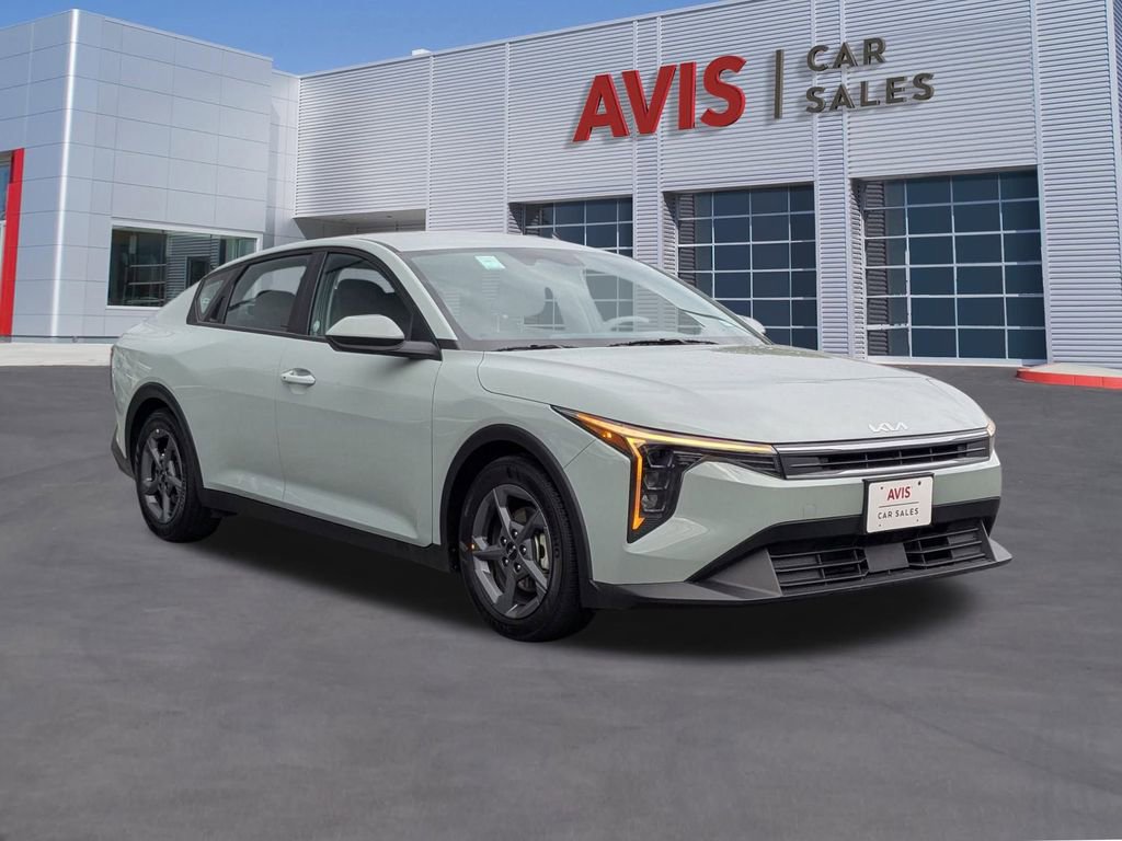 Used 2025 Kia K4 LXS image 9
