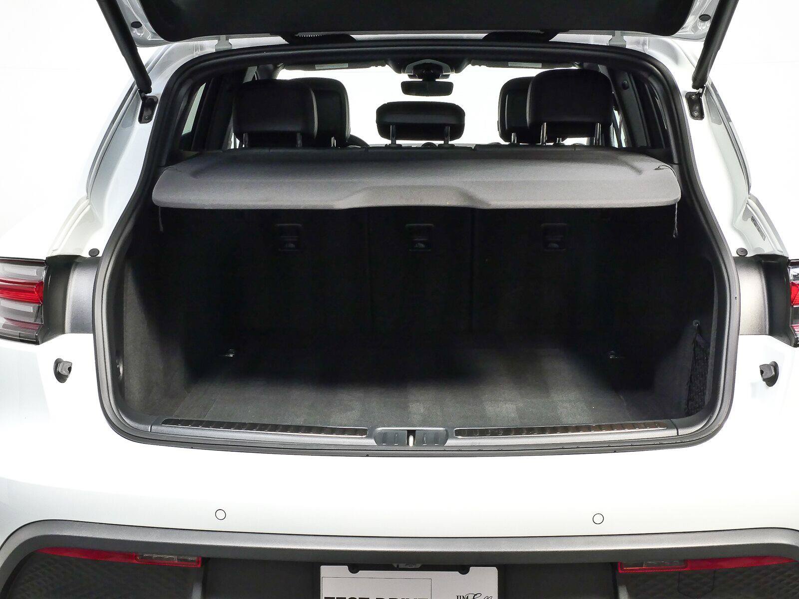 Certified 2025 Porsche Macan Turbo AWD/4WD image 32