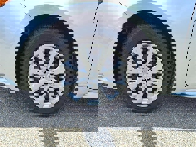 Used 2022 Toyota Corolla LE image 9