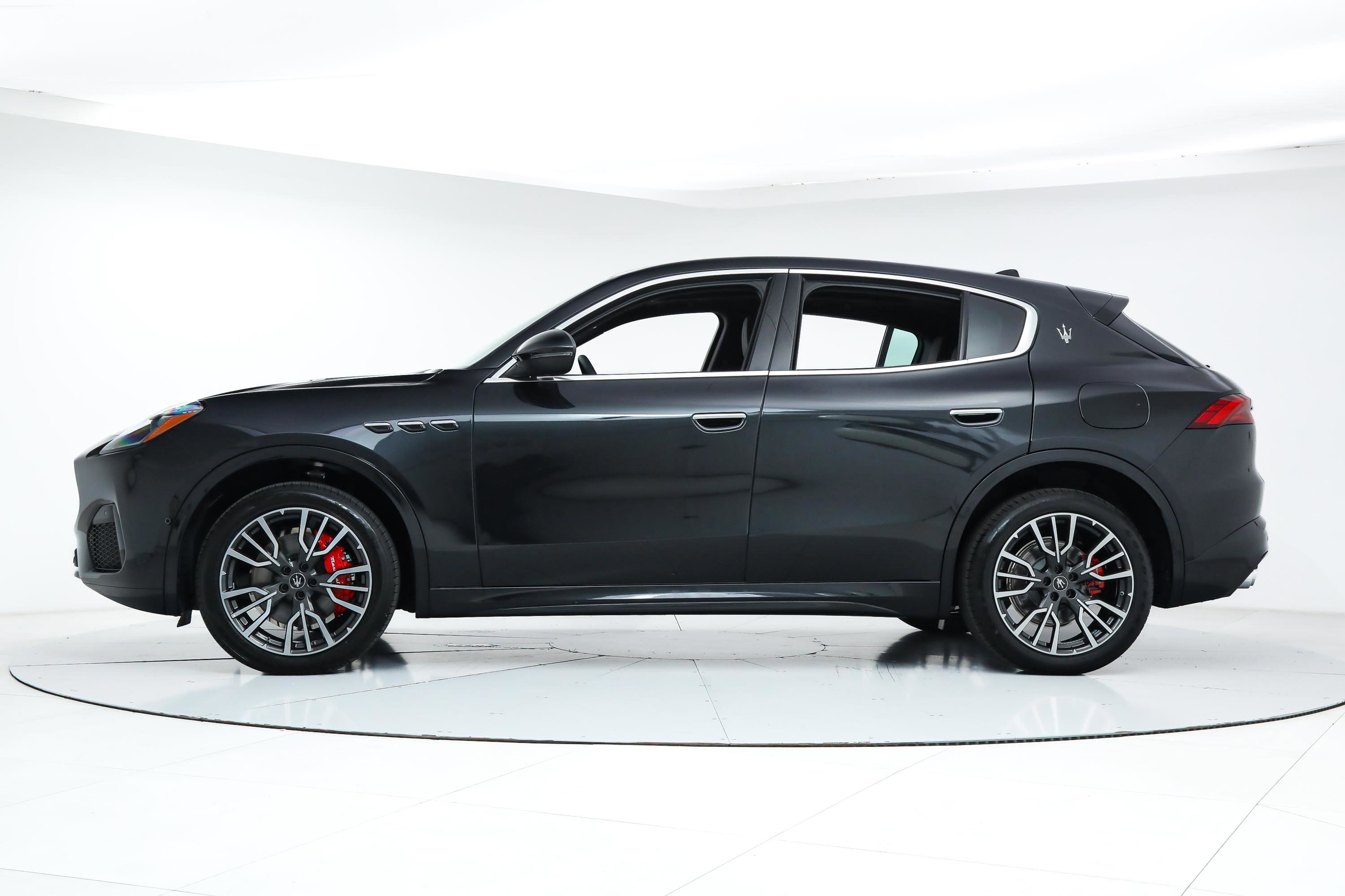 New 2025 Maserati Grecale GT image 2