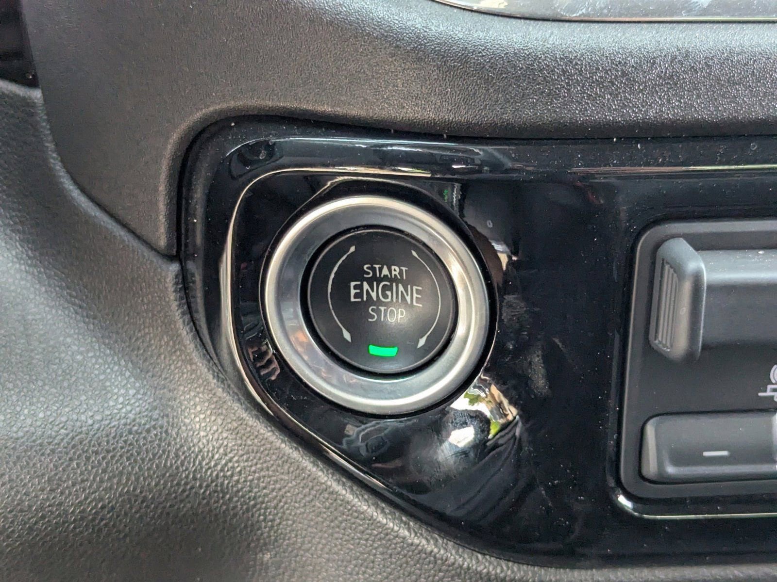 Used 2025 GMC Sierra 2500 SLE image 31