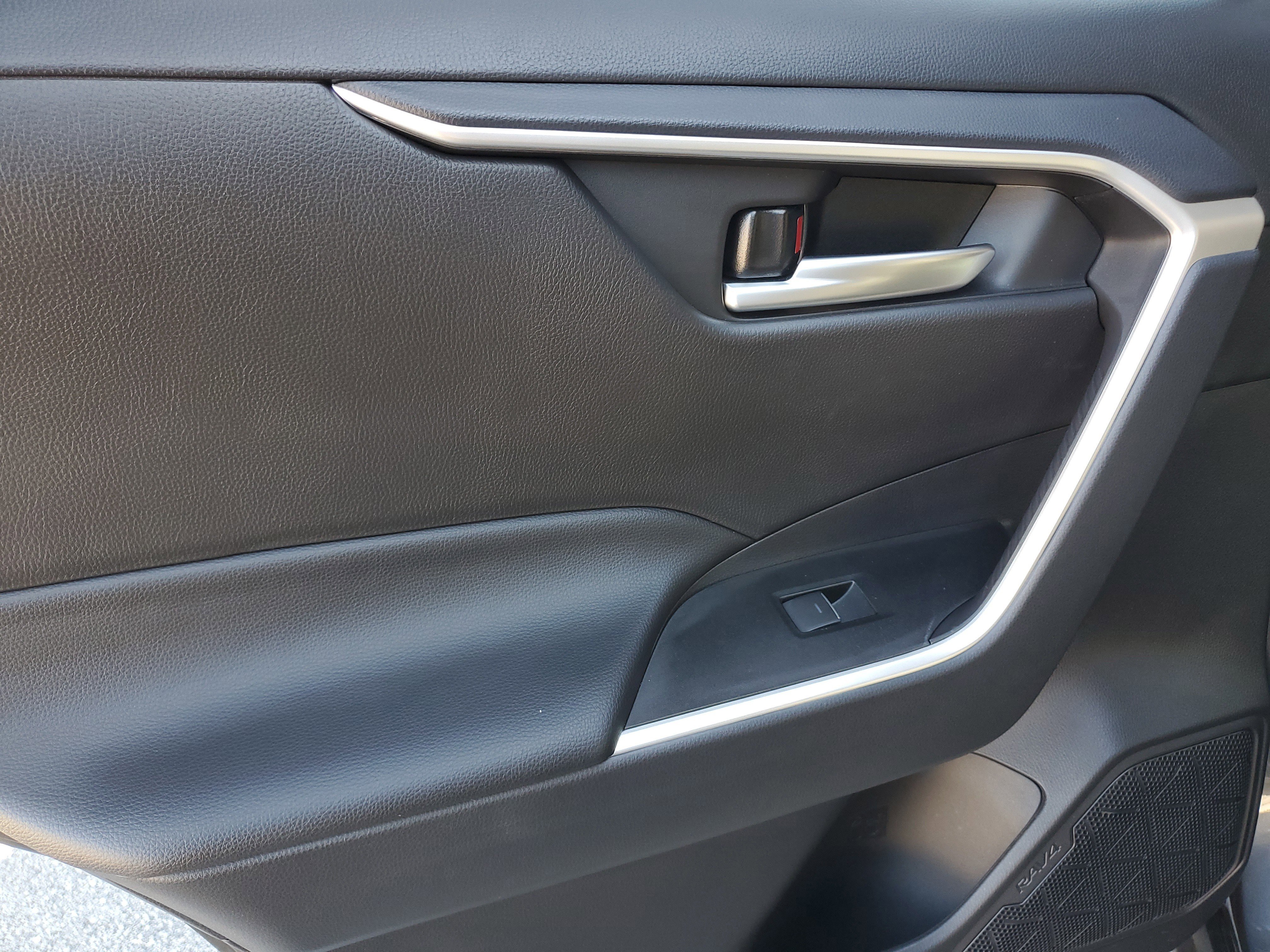 Used 2025 Toyota RAV4 XLE image 13