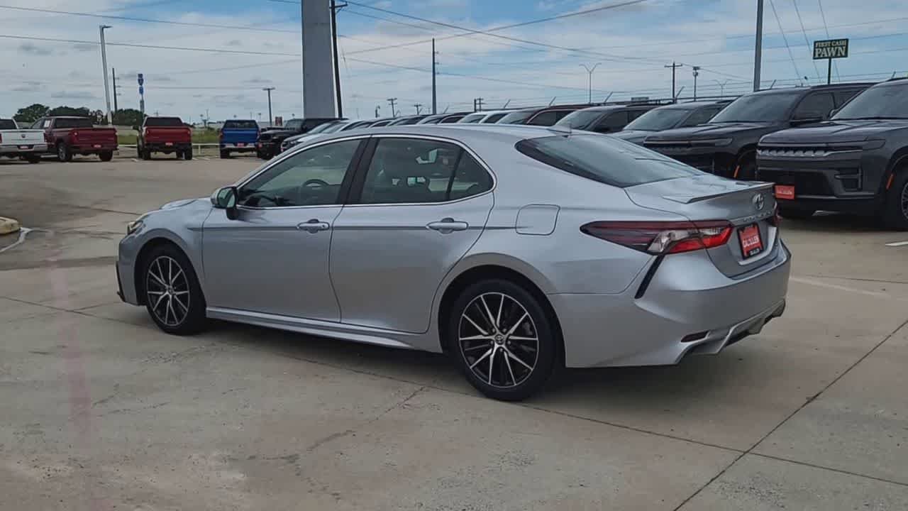 Used 2023 Toyota Camry SE FWD image 6