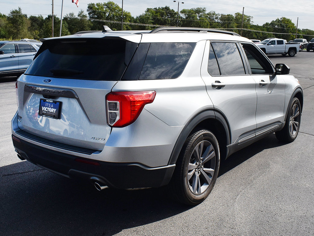 Used 2024 Ford Explorer XLT w/ Equipment Group 202A AWD/4WD image 16