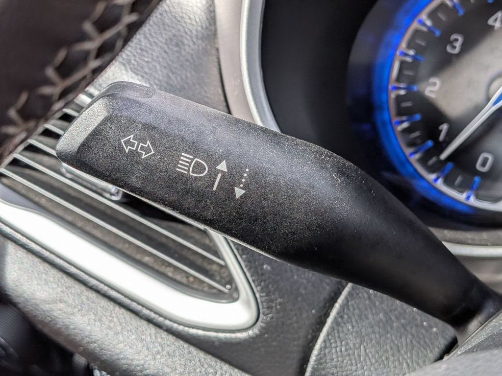 Used 2025 Chrysler Pacifica Select FWD image 23