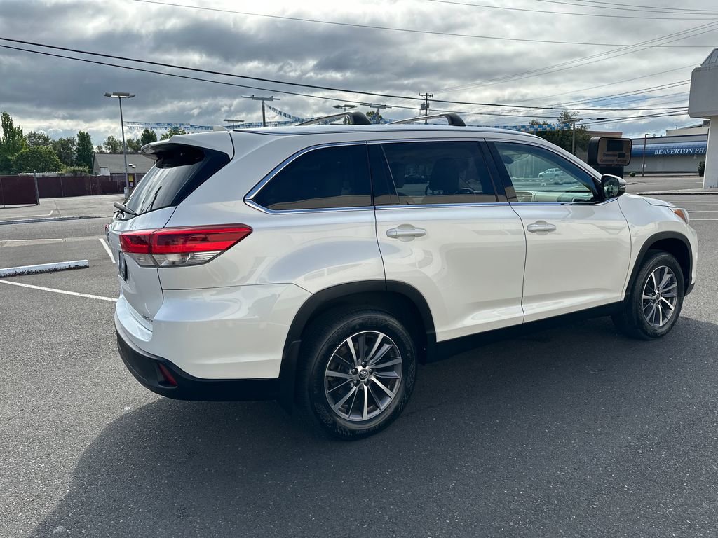 Used 2019 Toyota Highlander XLE AWD/4WD image 6
